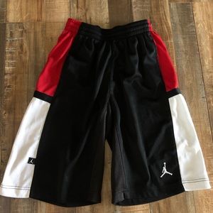 JORDAN Youth bball shorts black/white/red size L